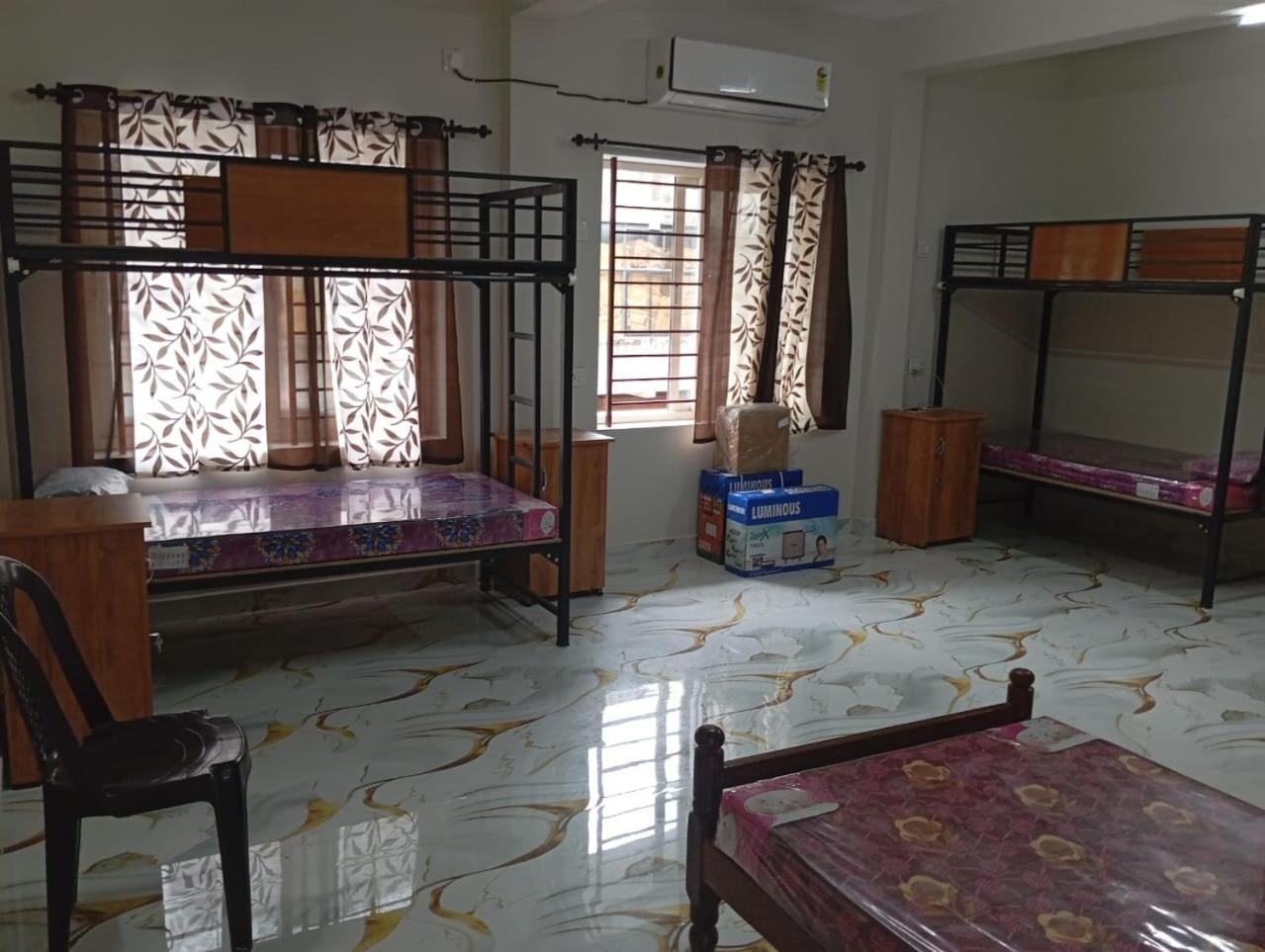 The Bunkhouse Lodge & Hostel Коччи Номер фото