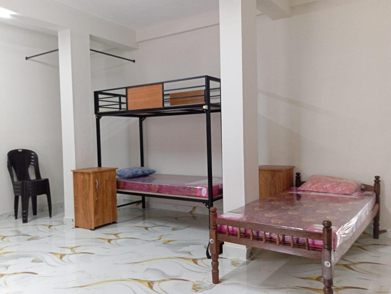 The Bunkhouse Lodge & Hostel Коччи Экстерьер фото